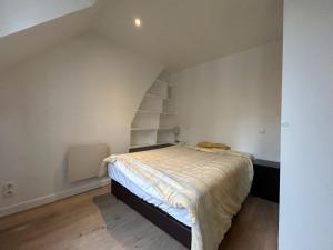 Bright 2BR with Balcony Chic Paris