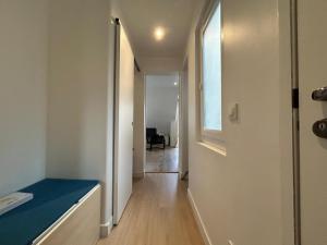 Bright 2BR with Balcony Chic Paris