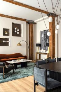 Eclectic Artisan Loft With Pvt Parking - The Luminaire