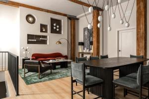 Eclectic Artisan Loft With Pvt Parking - The Luminaire