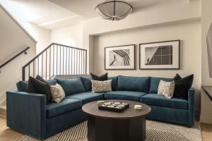 Eclectic Artisan Loft With Pvt Parking - The Luminaire