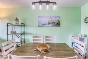 Walk to Ocean Condo with 3 Pools in Myrtle Beach