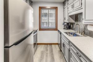 Walk to Ocean Condo with 3 Pools in Myrtle Beach