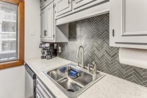 Walk to Ocean Condo with 3 Pools in Myrtle Beach