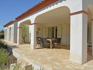 Villas Luxurious Villa in Escales with Pool : photos des chambres