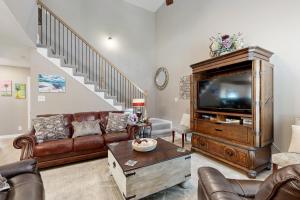 Gateway to Fort Campbell! Home with Furnished Deck