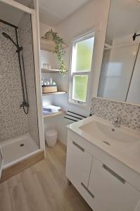 Casa Azul-Tiny house with fantastic view, big outdoor space and pool