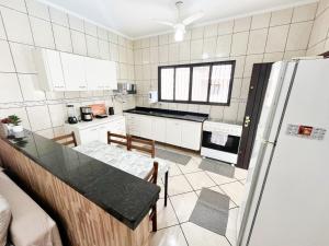 Casa com piscina na Praia da Enseada, Guarujá, com 3 quartos