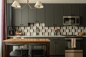 Exquisite Artisan Loft w Chic Design - The Cobbler