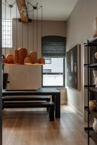 Stylish Artisan Loft w Chic Design - The Potter