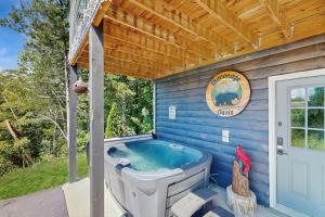 1 Mi to Douglas Lake! Mtn-View Haven with Hot Tub