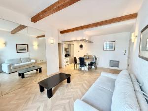 A025-Appartement 2 chambres - carré dOr-hyper centre Cannes