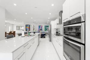 Oasis Tropical Villa Glamhomes