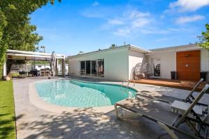 Oasis Tropical Villa Glamhomes
