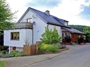 Comfortable Holiday Home in Balesfeld with Garden
