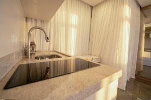 Batel Vista Luxury | Ar condicionado, Varanda e +