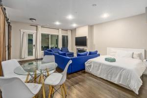 Waterfront Fireplace 90 min Banff AC