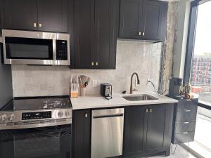 Gilded Skyline, Walk Everywhere, 7th-Floor Views