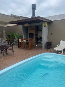 200 metros da praia com piscina