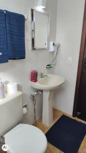 Apto 1Q no centro acomoda até 5 e vaga inclusa