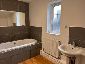 4 Bed Modern Period Styled Home - Easy City Access