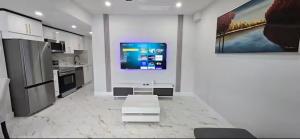 Eli Luxury Pondview Escape
