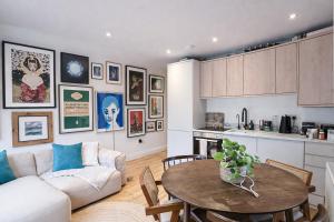 Queens Park Fully Furnished flat with mini Garden near Notting Hill & Little Venice buy NourNest Apartments