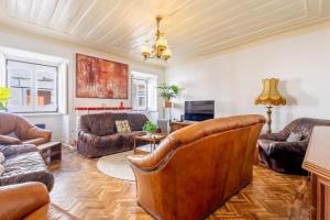 Almeirim House with large terrace and Parking