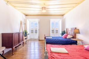 Almeirim House with large terrace and Parking