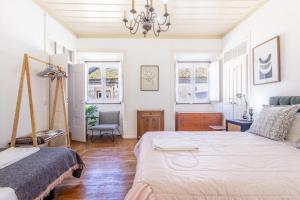 Almeirim House with large terrace and Parking