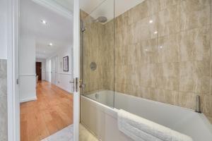 Stylish 2Bed 2Bath Kensington Olympia Flat