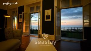 Seas The View Seaview, Balcony & Pool Table