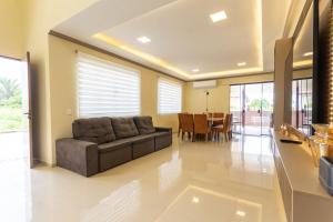 Casa em Condominio com Piscina em Ponta de Mangue