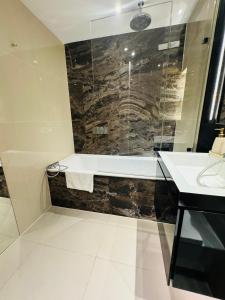 The Royal Arch Residence إقامة القوس الملكي