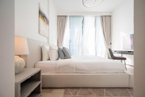 Stylish 1BR with Pool & Gym Access