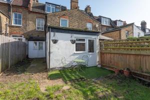 Modern Studio With Parking And Private Garden