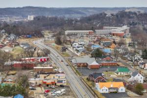 Downtown Ashland and Central Park! Fresh Condo