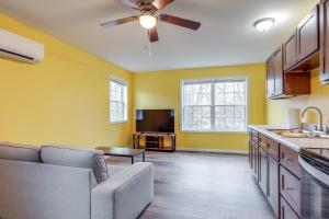 Downtown Ashland and Central Park! Fresh Condo