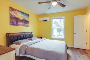 Downtown Ashland and Central Park! Fresh Condo