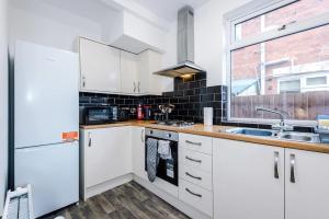 Bright 3BR Home Sleeps 6 City Centre in Crewe