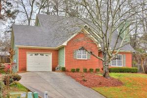 Mins to Parks • Private Fenced Yard • 3BRSleeps 6