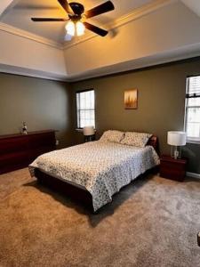 Mins to Parks • Private Fenced Yard • 3BRSleeps 6