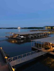 Relaxing Lakefront Condo for your Getaway