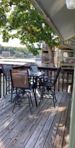 Relaxing Lakefront Condo for your Getaway