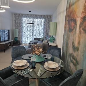 Calanova Golf Bliss Residence - Luxury 2-Bedroom Apartment -Steps from the Calanova Golf Club