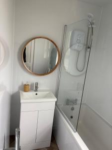 Home in Glasgow3BR -Ziplinks - Sleeps 6 G51