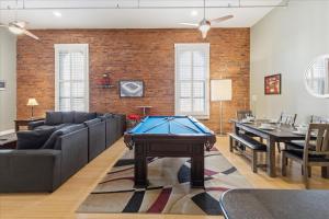 1800 Sq Ft Loft Downtown Near Convention Center