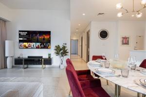 Luxury Downtown 3 Bedroom and Maid Room Apartment with amazing Burj View and Private Jacuzzi on a large Balcony