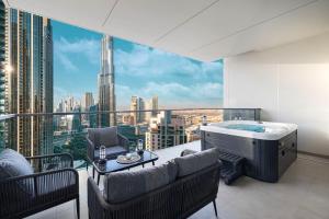 Luxury Downtown 3 Bedroom and Maid Room Apartment with amazing Burj View and Private Jacuzzi on a large Balcony