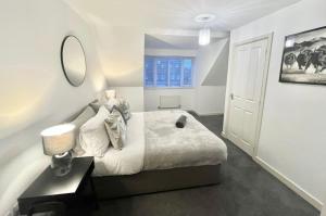 Chestnut House in Ashford - 3 Bedroom 3 Bath home secure parking